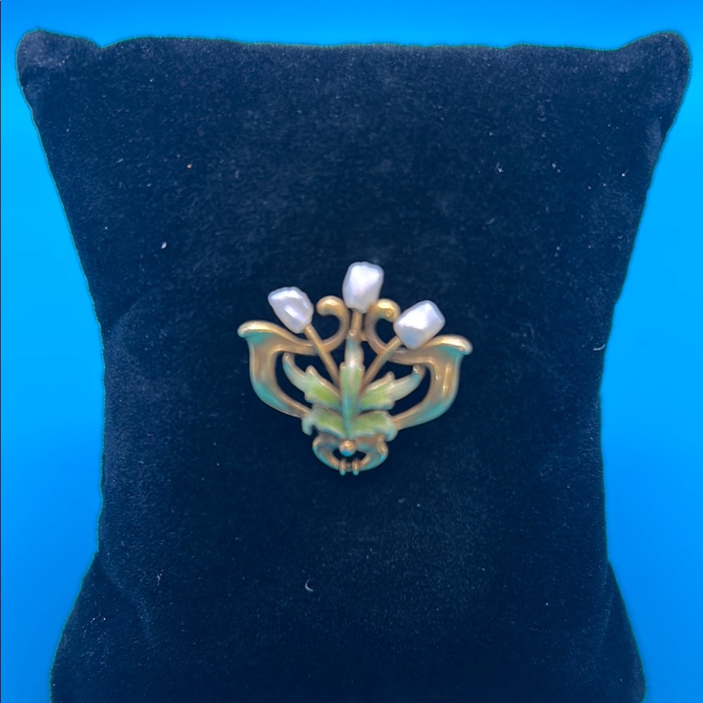 Elegant 14K Gold Art Nouveau Brooch